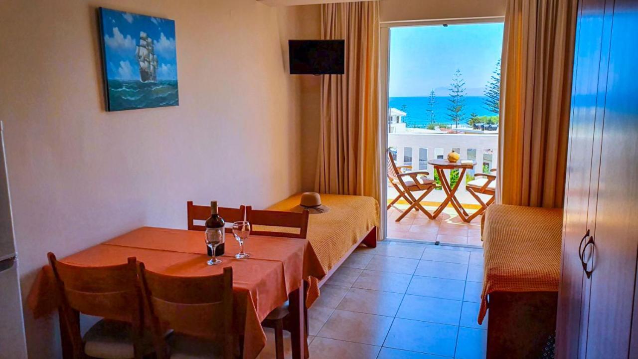 Kalimera Hotel Agia Marina Exteriér fotografie